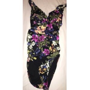 (NWOT)Floral one piece swimsuit🌺🌸🌺